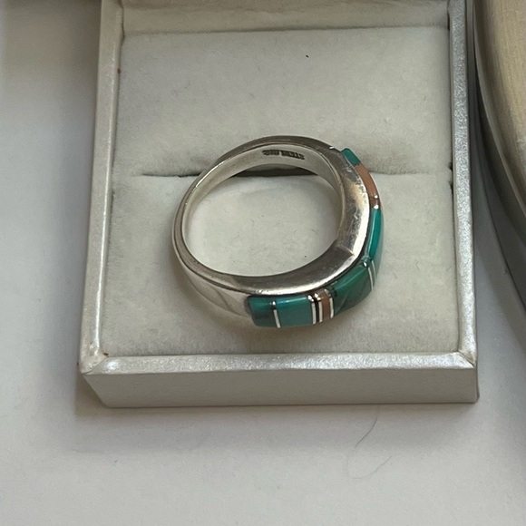 Vintage Sterling Silver and Turquoise Women's Ring - Picture 11 of 13